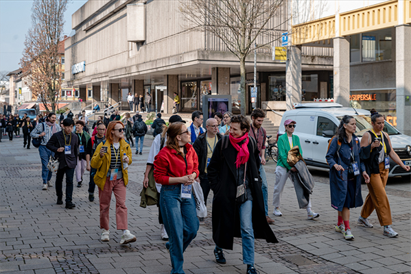 移動しながら世界のダンス関係者とネットワークを作る